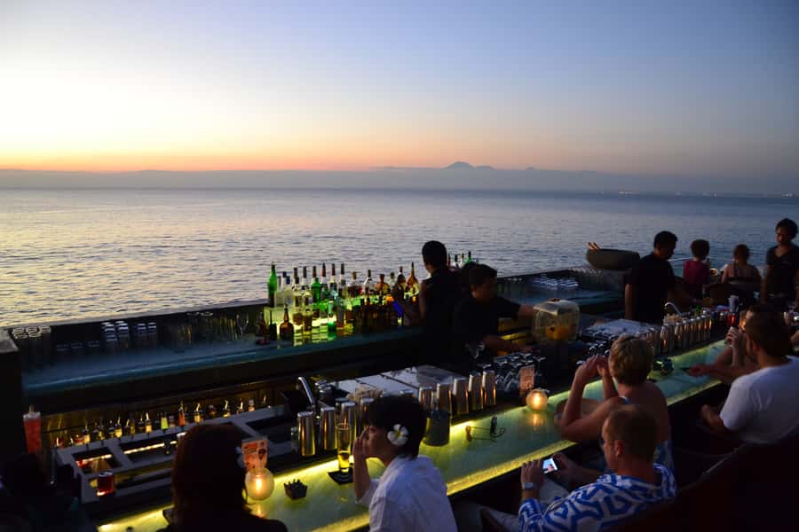 Uluwatu: Beach Club and Cliffside Private Bar Hopping Tour - What the private guide adds