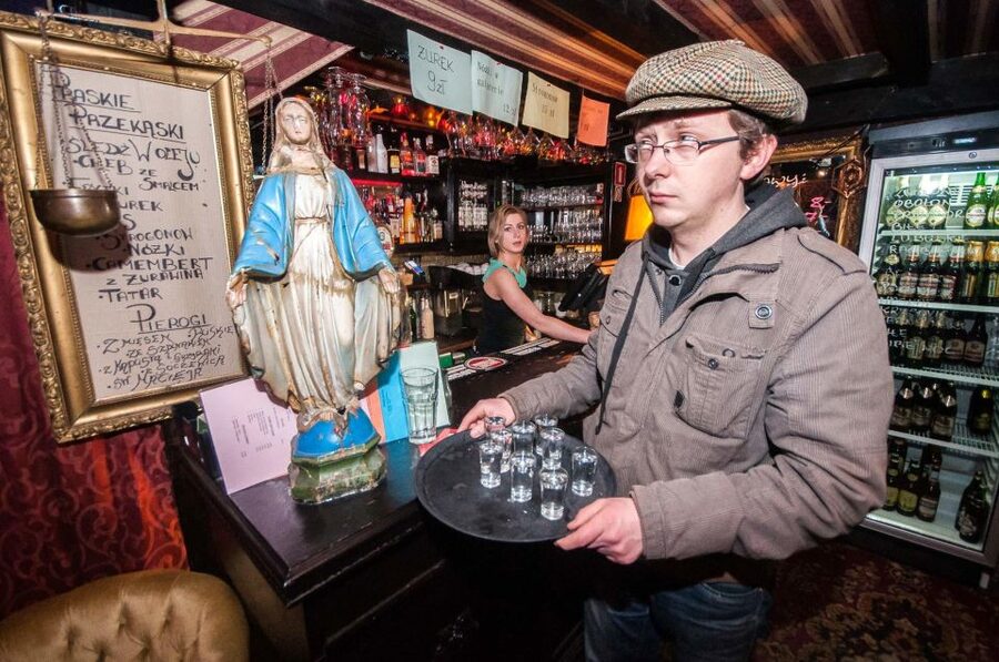 Warsaw: Evening History and Pubs Tour by Retro Minibus - Why this evening tour feels different from daytime Warsaw
