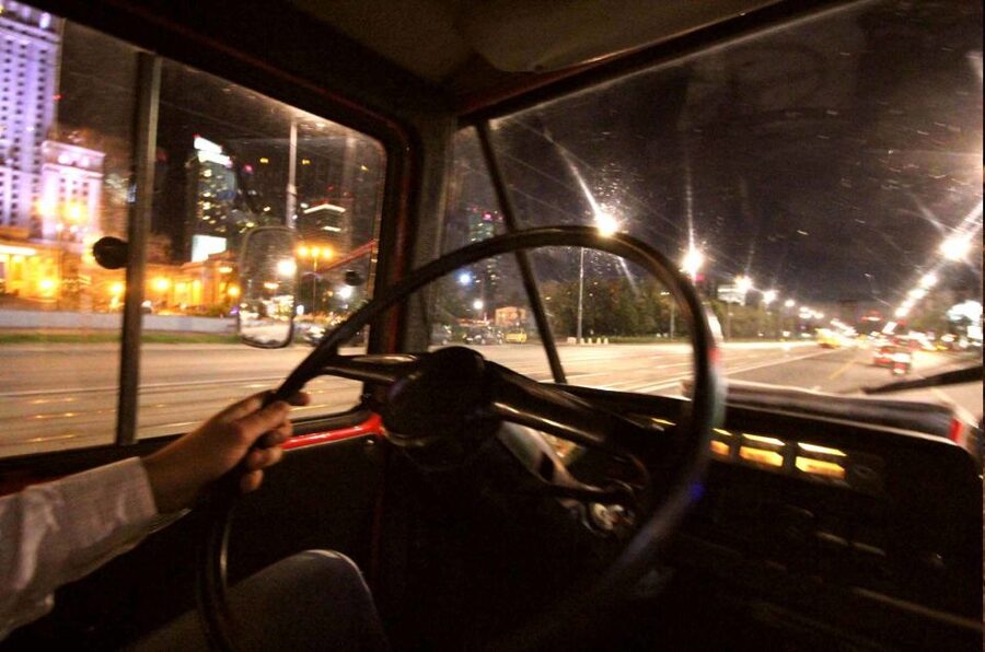 Warsaw: Evening History and Pubs Tour by Retro Minibus - Riding through Warsaw in a Żuk minibus