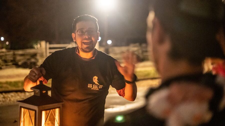 Washington DC: Ghosts Boos and Booze Haunted Pub Crawl - Four pubs, four different moods