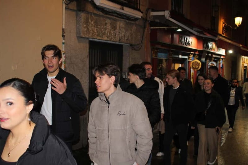 Wild Night Pub Crawl: Free Shots, Games & VIP Club Entry! - Starting at Commo Bar near Puerta del Sol