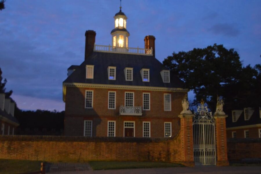 Williamsburg: Colonial Ghosts Haunted Pub Crawl - The Wren Building and William and Mary