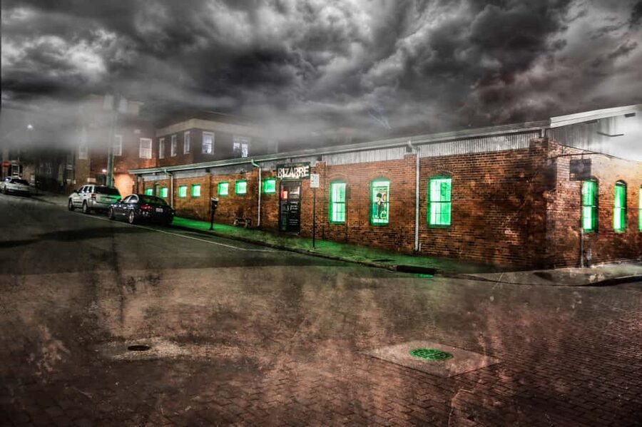 Wilmington: Boos and Booze Haunted Pub Crawl - A ghost walk with a drink in hand