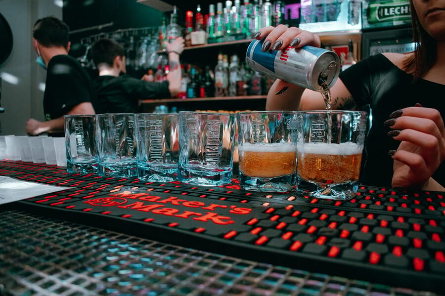 Wroclaw: Pub Crawl with Unlimited Drinks and VIP Club Entry - Lewitacja and the first hour of drinks