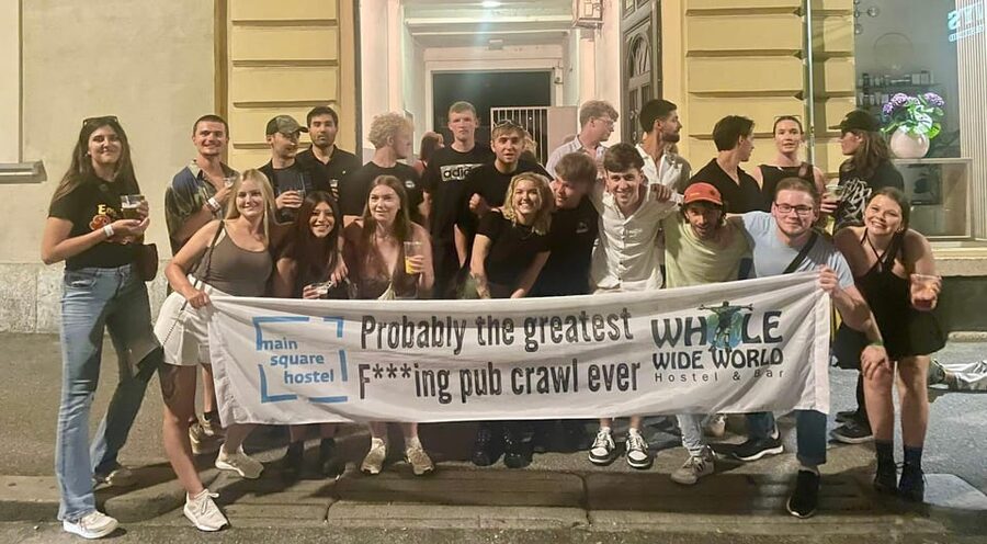 Zagreb: Pub Crawl, 1-Hour of Unlimited Drinks, & Club Entry - Walking to two bars